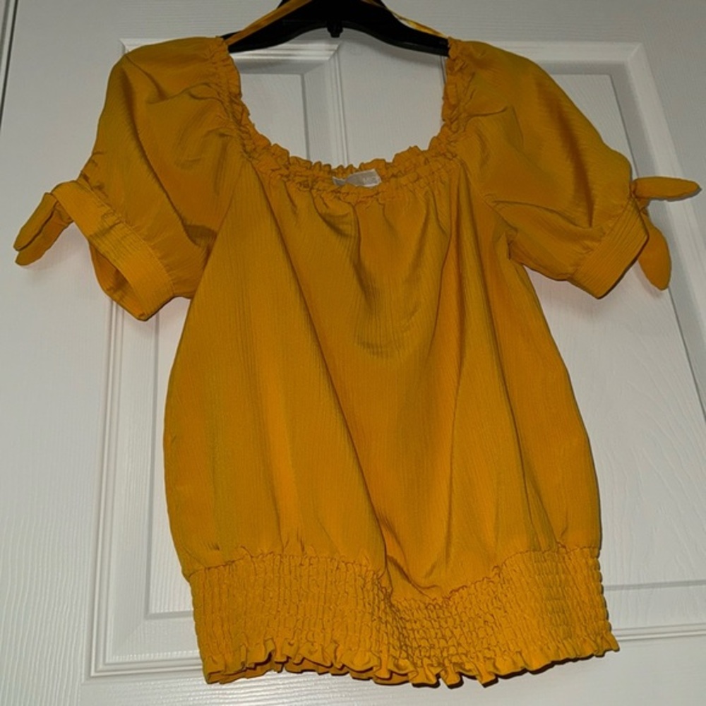 New Michael Kors yellow top amazing for this spring summer. M